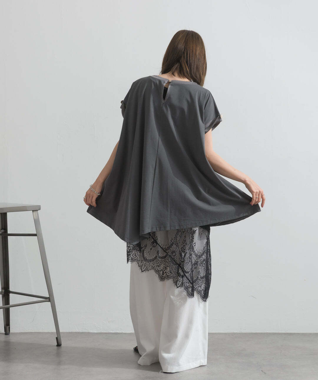 32884 サテン部分使いアシメチュニックTシャツ charcoal | エルキカク