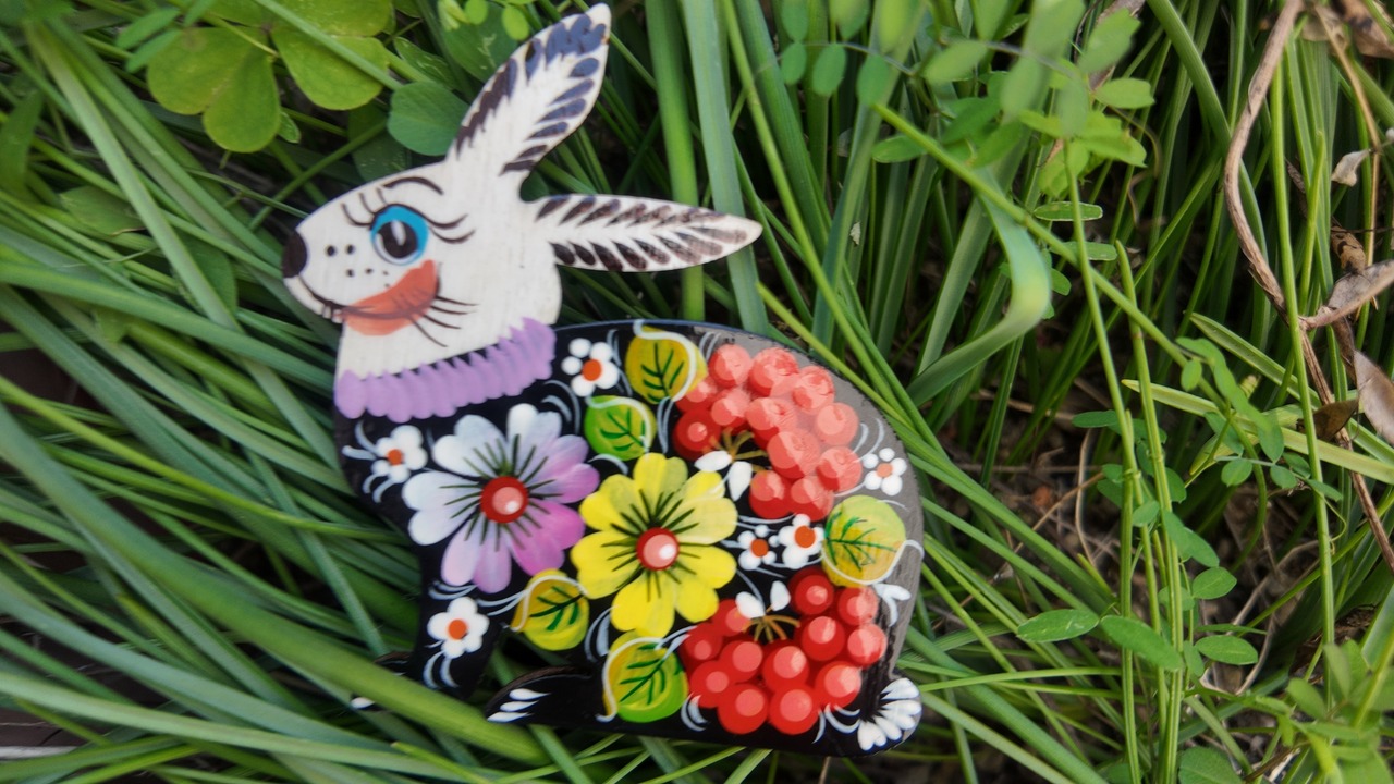 ウクライナ伝統絵画 ペトリキウカ塗り 木製ブローチ（ホメンコ作） - 2