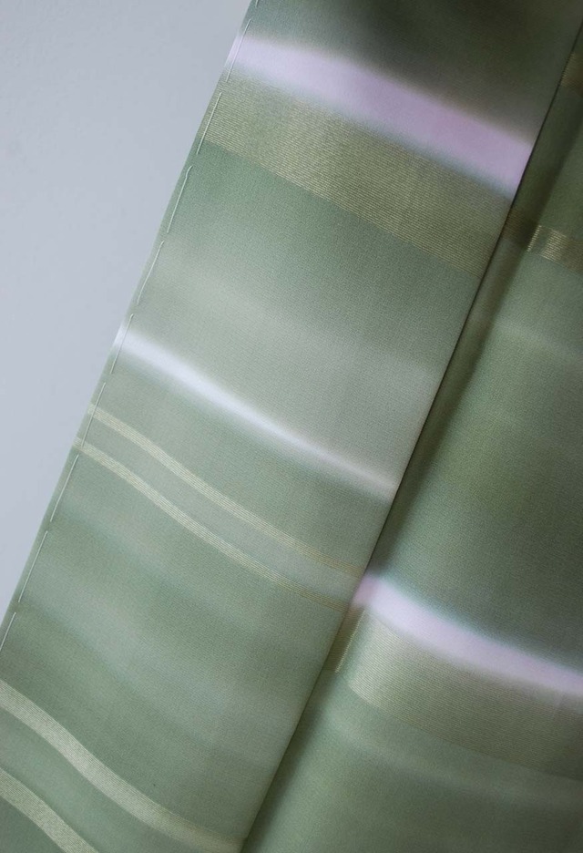 【袷】伊と幸　承華縮緬・金通し　横段文　小紋