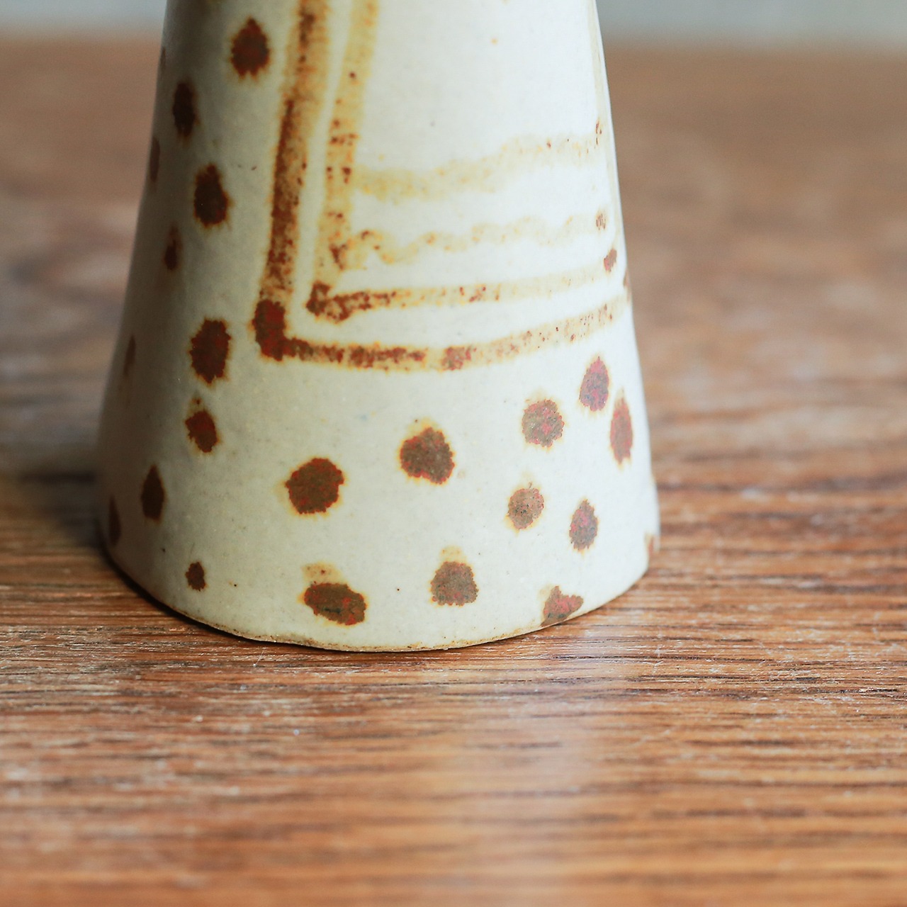 女性が優しく微笑む、陶器の呼び鈴 1