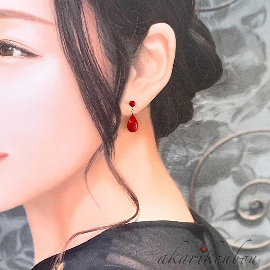 予約商品》【K18】漆ピアス 赤 朱漆 ティアドロップ形 18Kポスト：K18 