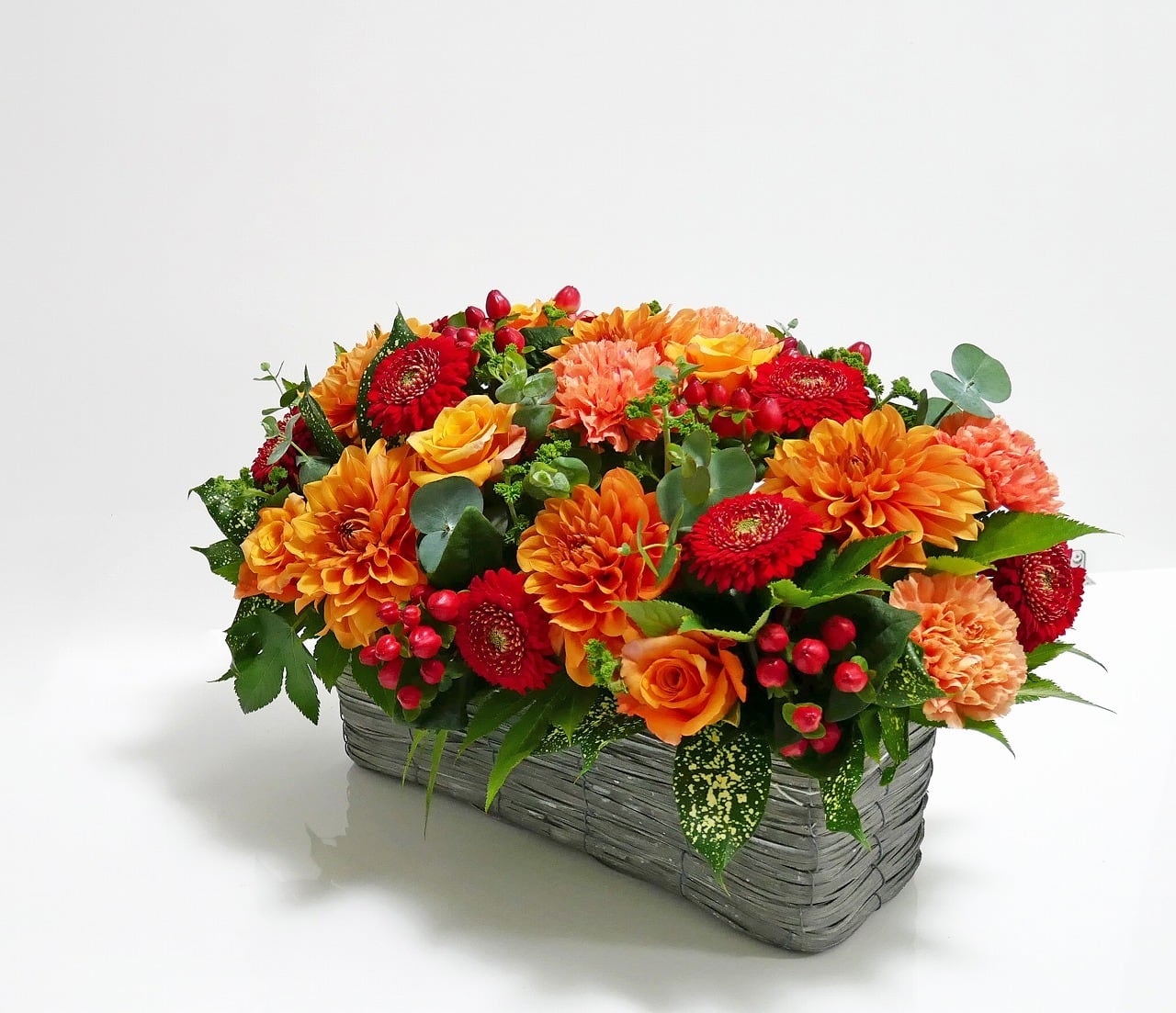 季節のフレッシュフラワーアレンジメントMワイド型 (お好みの色・花  