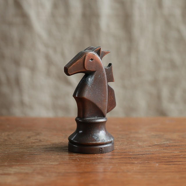 ブロンズのチェスの馬 F