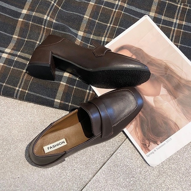 レトロなスタイルのローファー ちょうどいいヒールの高さ スクエアトゥ ローファー パンプス Pu レザー調 ブーティ バブーシュ オシャレ 大人可愛い 4cmヒール Solana ソラナ