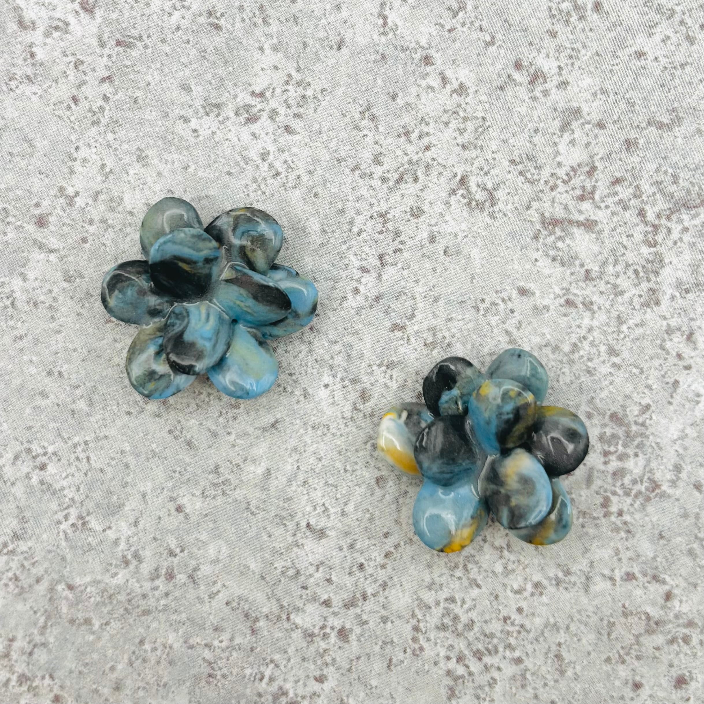 Elizabeth Bower 】Pavet Stud Small Earrings GOLD / SILVER | PAY ID