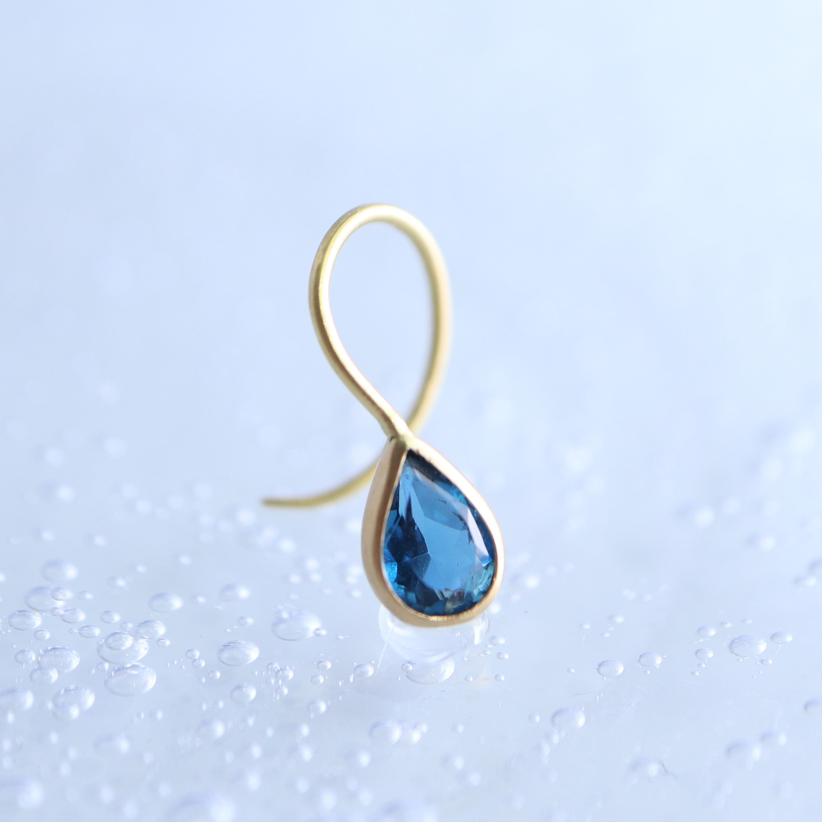 shizuku- 雫】ピアス K18YG ロンドンブルートパーズ | Larmes de Poisson
