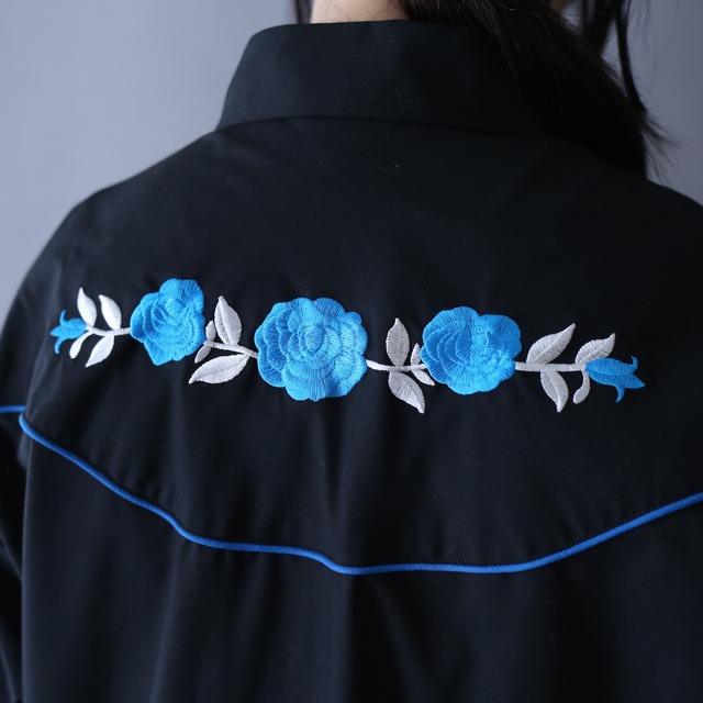 "刺繍" blue flower design over silhouette western shirt