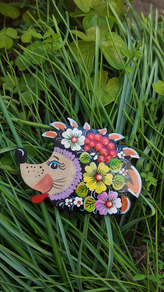 ウクライナ伝統絵画 ペトリキウカ塗り 木製ブローチ（ホメンコ作）