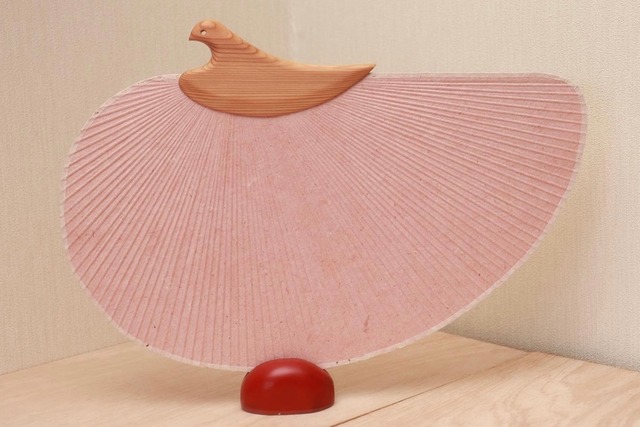 江戸仕立て都うちわ千鳥型【野州麻紙 茜染め(栃木県)】Edo-style plover-shaped Miyako Uchiwa (handy fan)