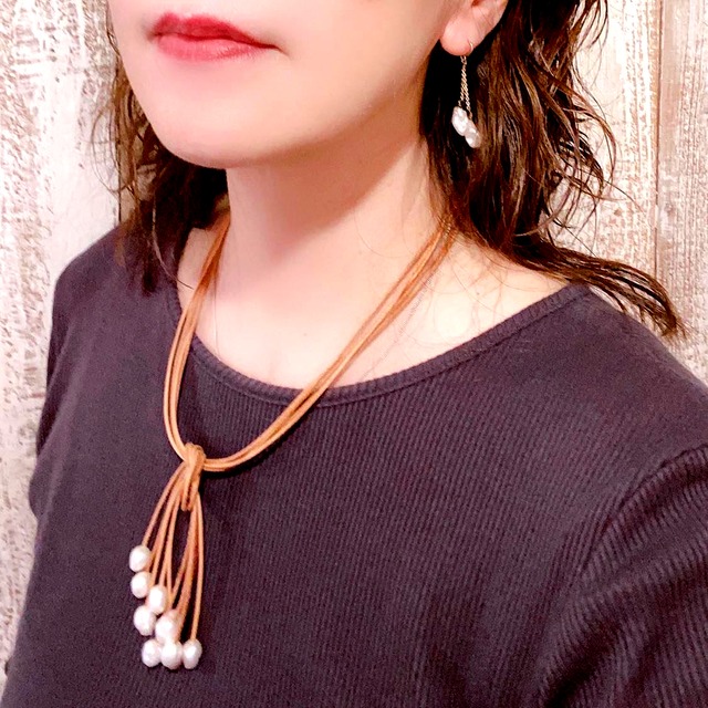 淡水パール10粒カジュアルレザーネックレス