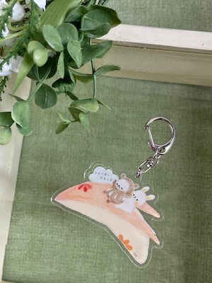 『うさリンゴのすべりだい』アクリルキーホルダー