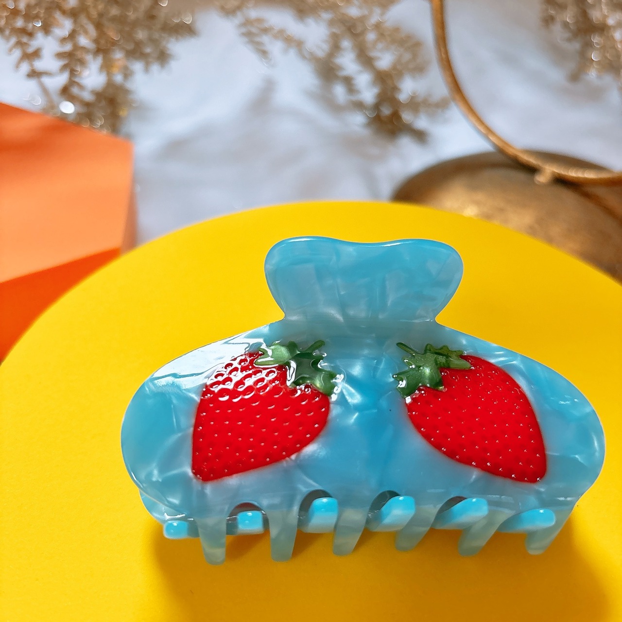 リアルいちご　ヘアクリップ