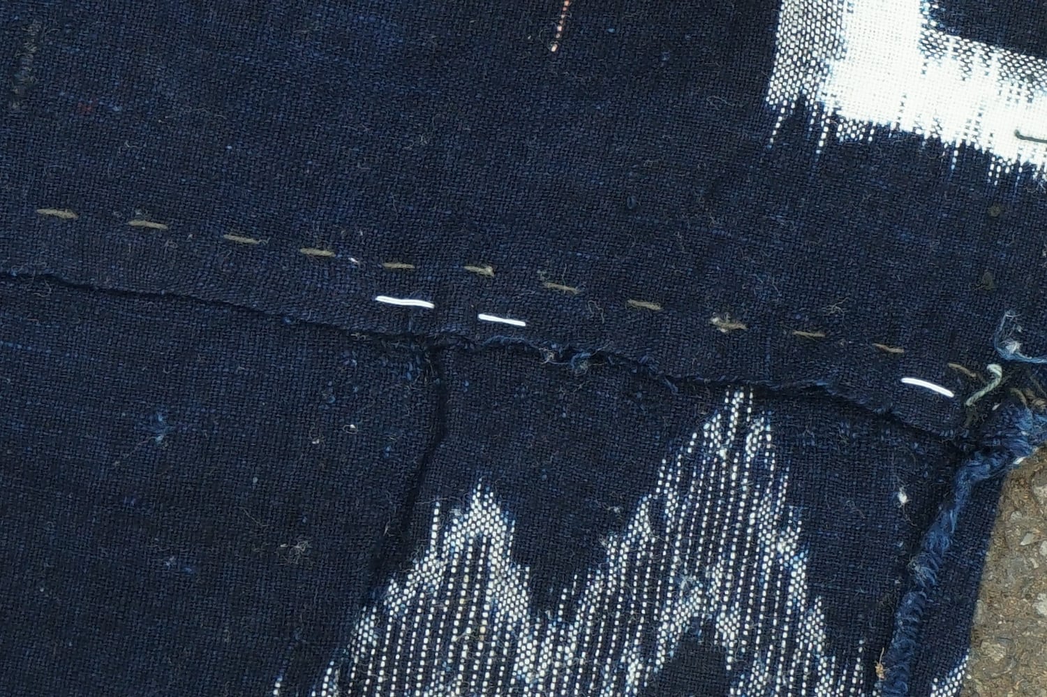 401 絵絣 菱 4幅 布団皮 藍染木綿 古布 生地 リメイク素材