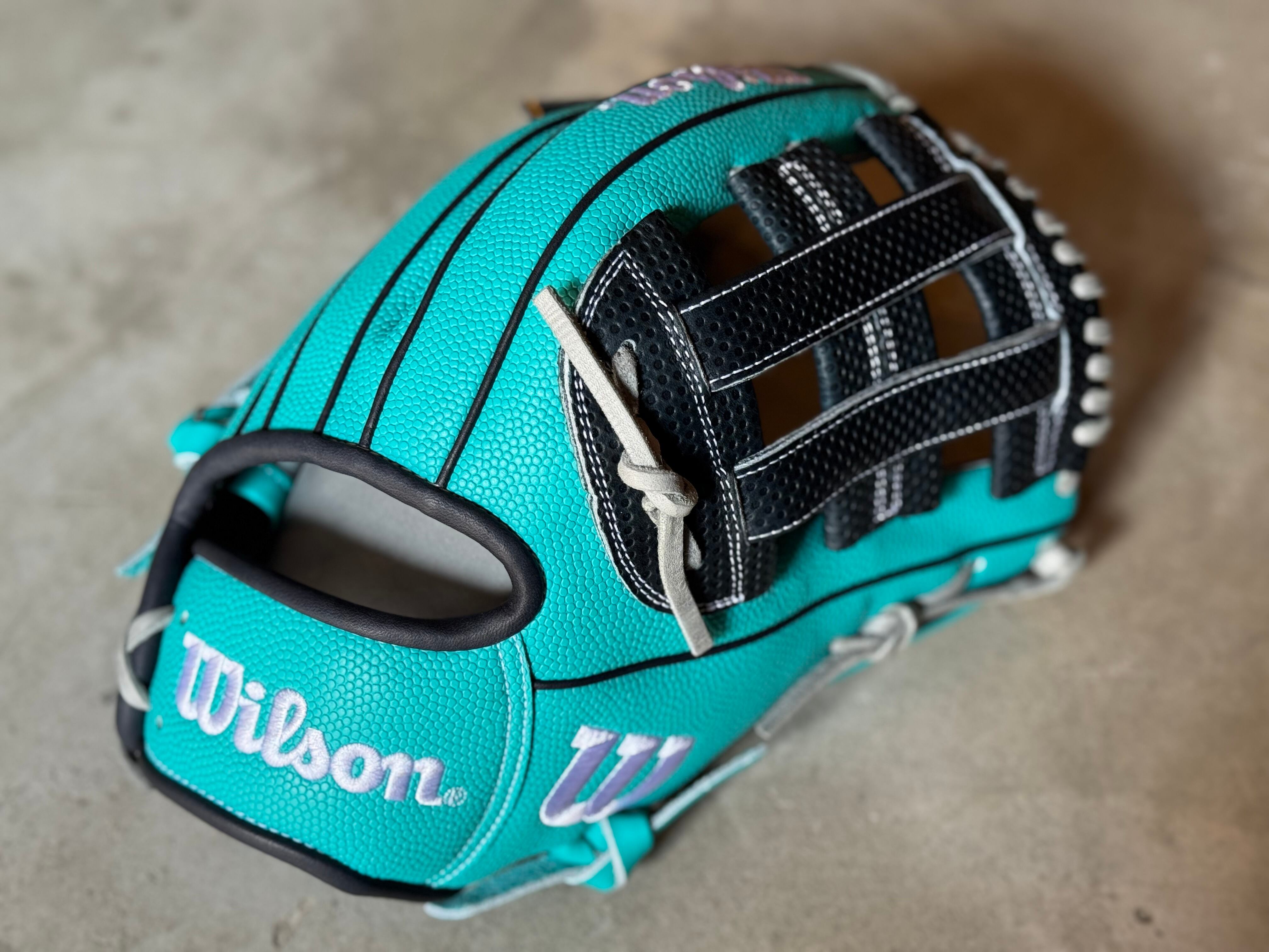 2025年限定モデル The Wannabe Hero DW5型【Wilson】軟式用