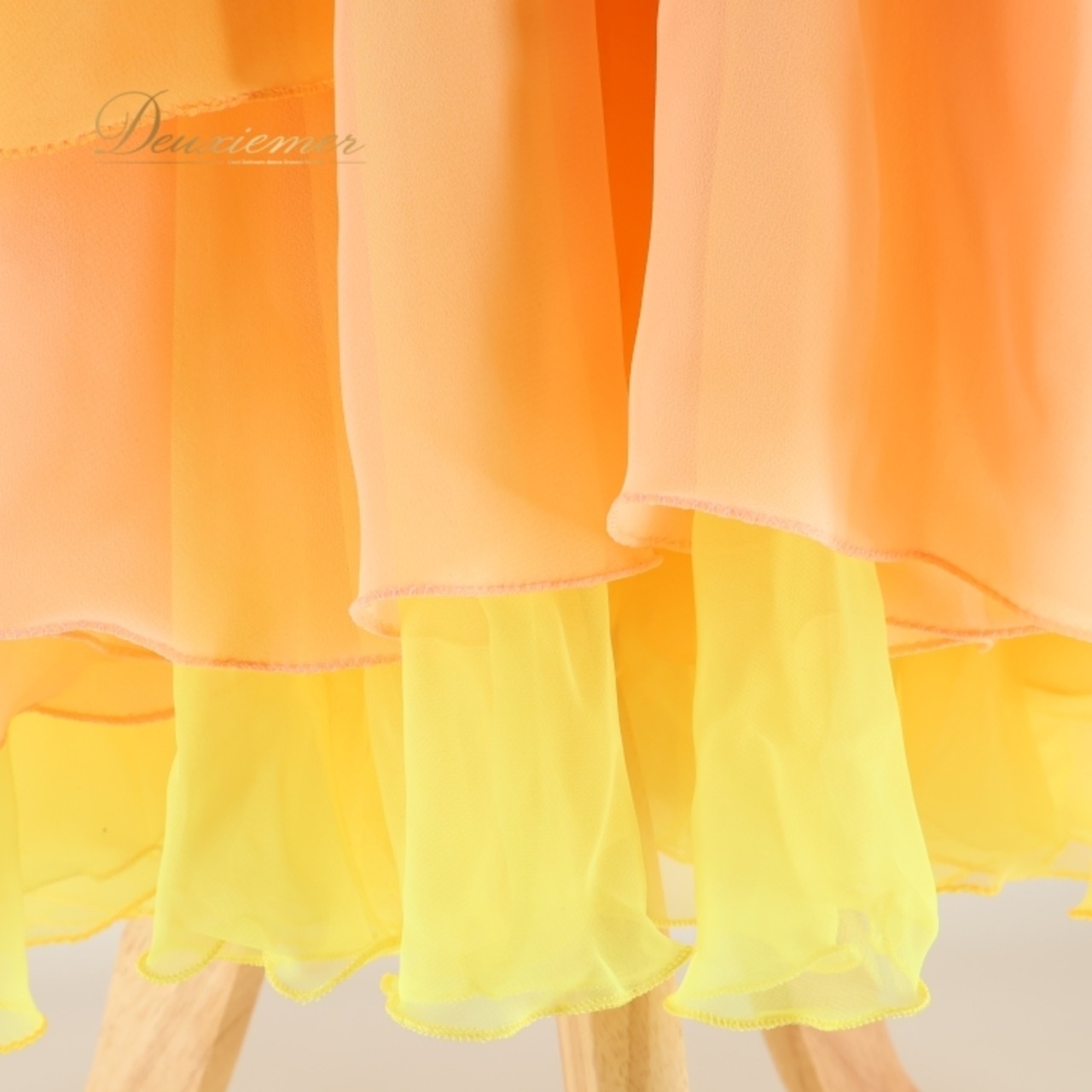 社交ダンス 衣装 スタンダードドレス ワンピース スタンダード フロート レース デモ 競技 ダンス パーティ 発表会 黄色 オレンジ 落ち感 明るい オレンジ系 イエロー系 フリンジ 豪華 軽量 シフォン おしゃれ 可愛い ふんわり カラフル ダンスウェア フェスティバル パフォーマンス