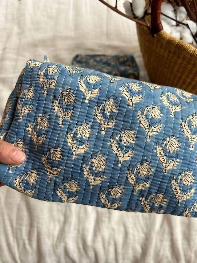 01. Earth Blue マトリョーシカポーチ　インド直輸入ブロックプリント生地