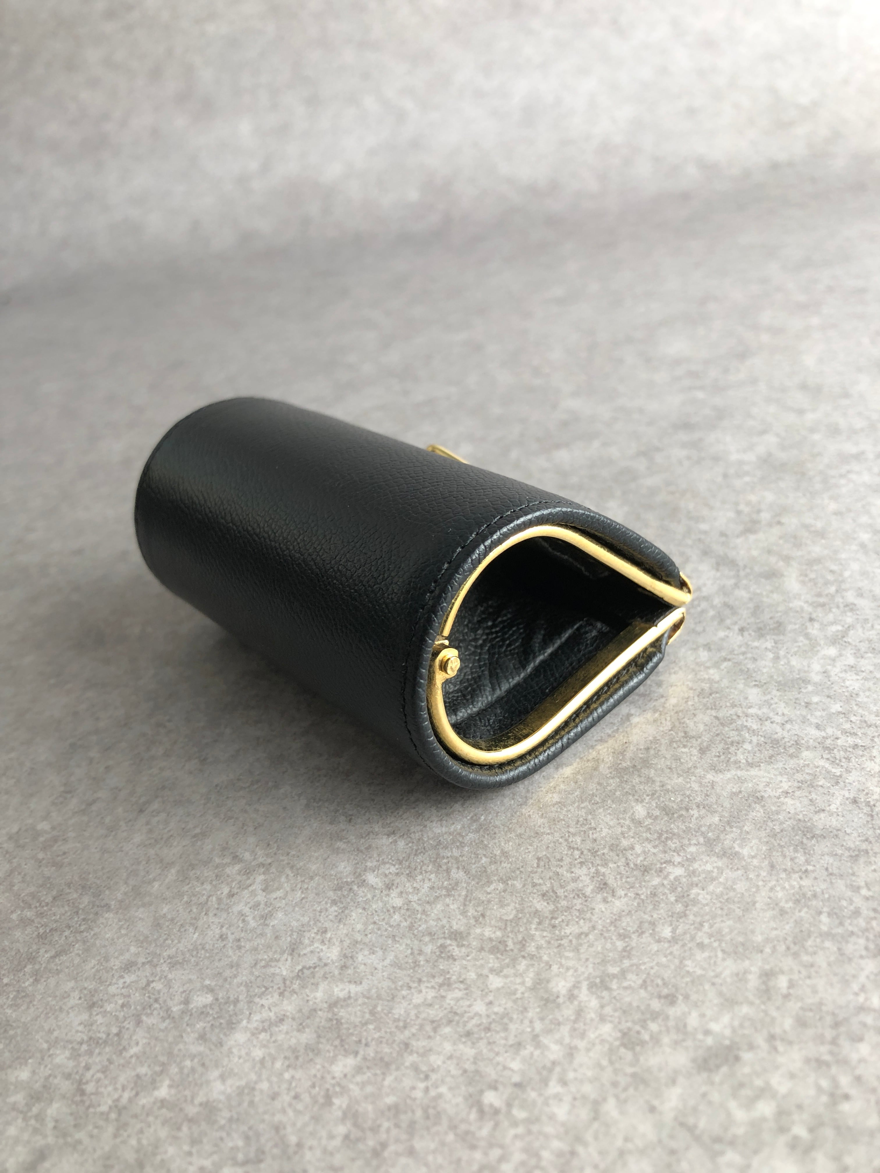 Yves Saint Laurent イヴ・サンローラン 財布 ブラック YSL レザー