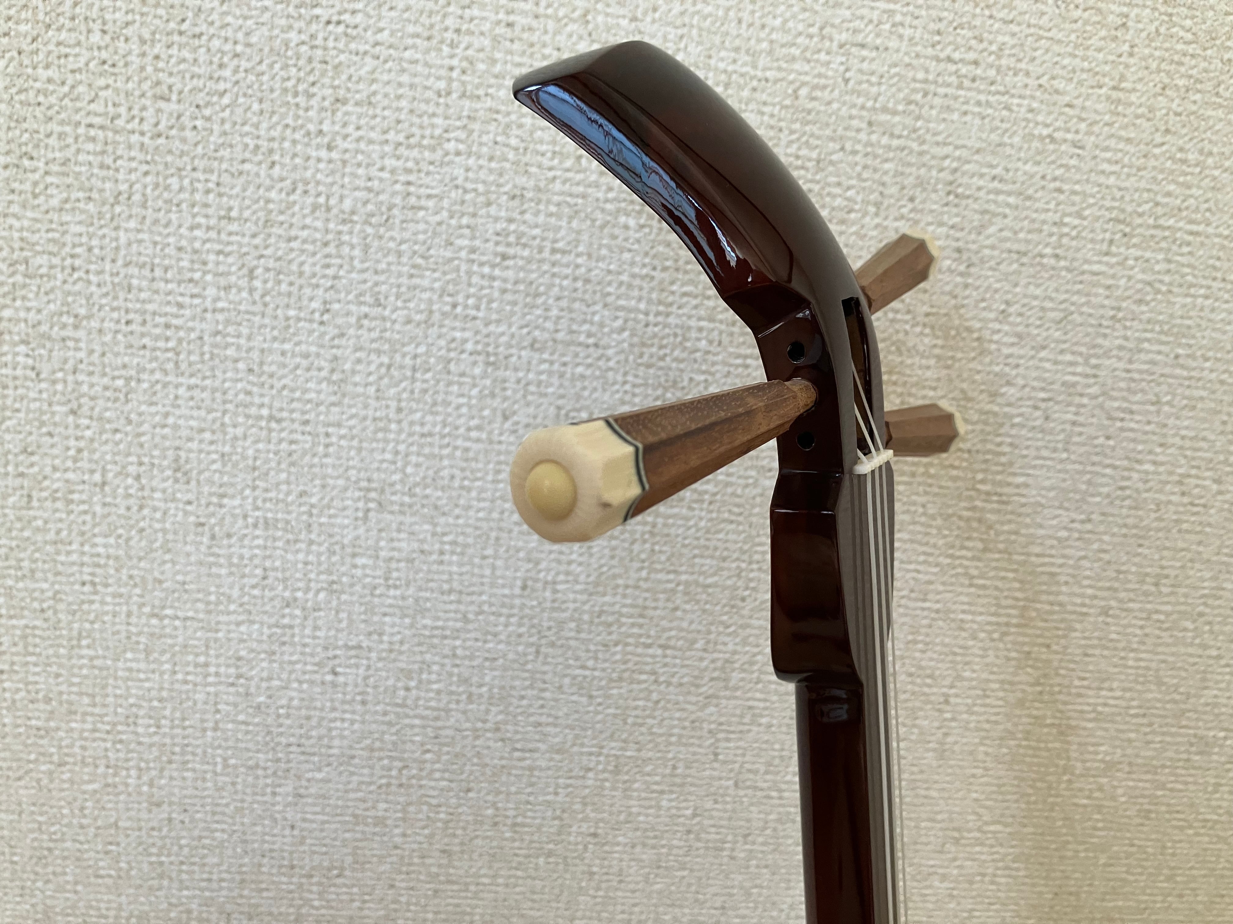 名工上原良光作 ヤンバルユシ木マカビ型 スンチ仕上げ | クオレ三線