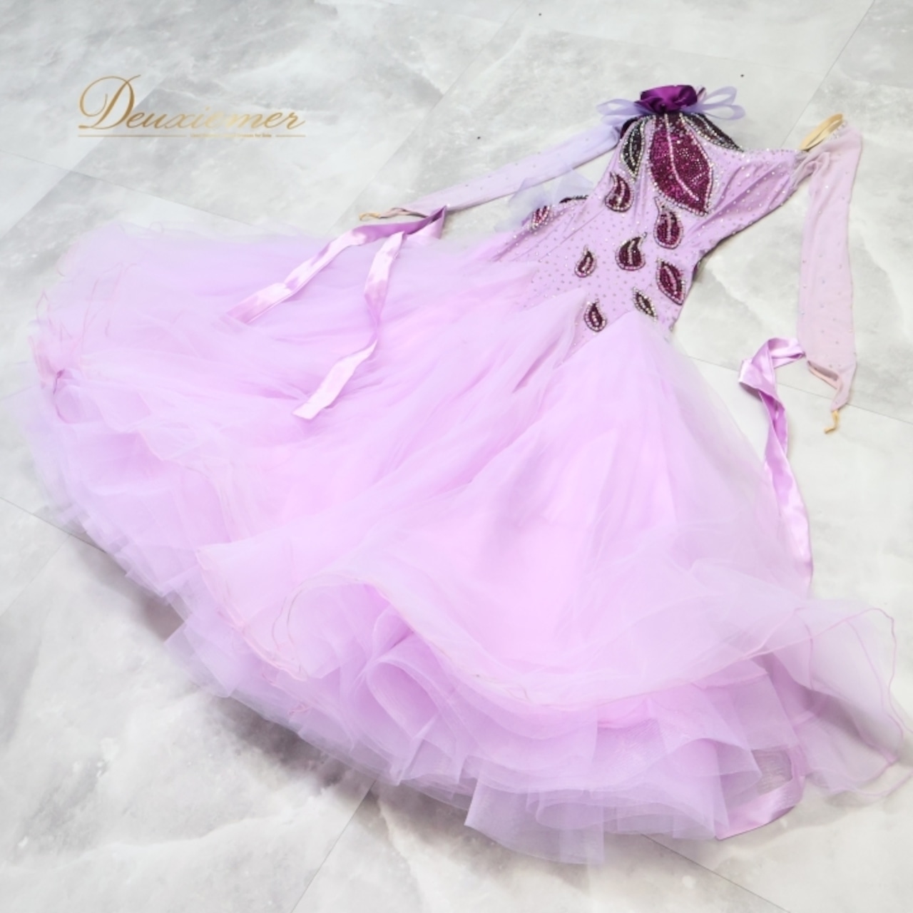 社交ダンス 衣装 スタンダードドレス ワンピース ドレス スタンダード 紫 ラベンダー デモ 競技 ダンス パーティ 発表会 フリル レース 薔薇 パープル系 キラキラ 輝き おしゃれ 華やか ダンス服 フェミニン イベント用 競技用装飾