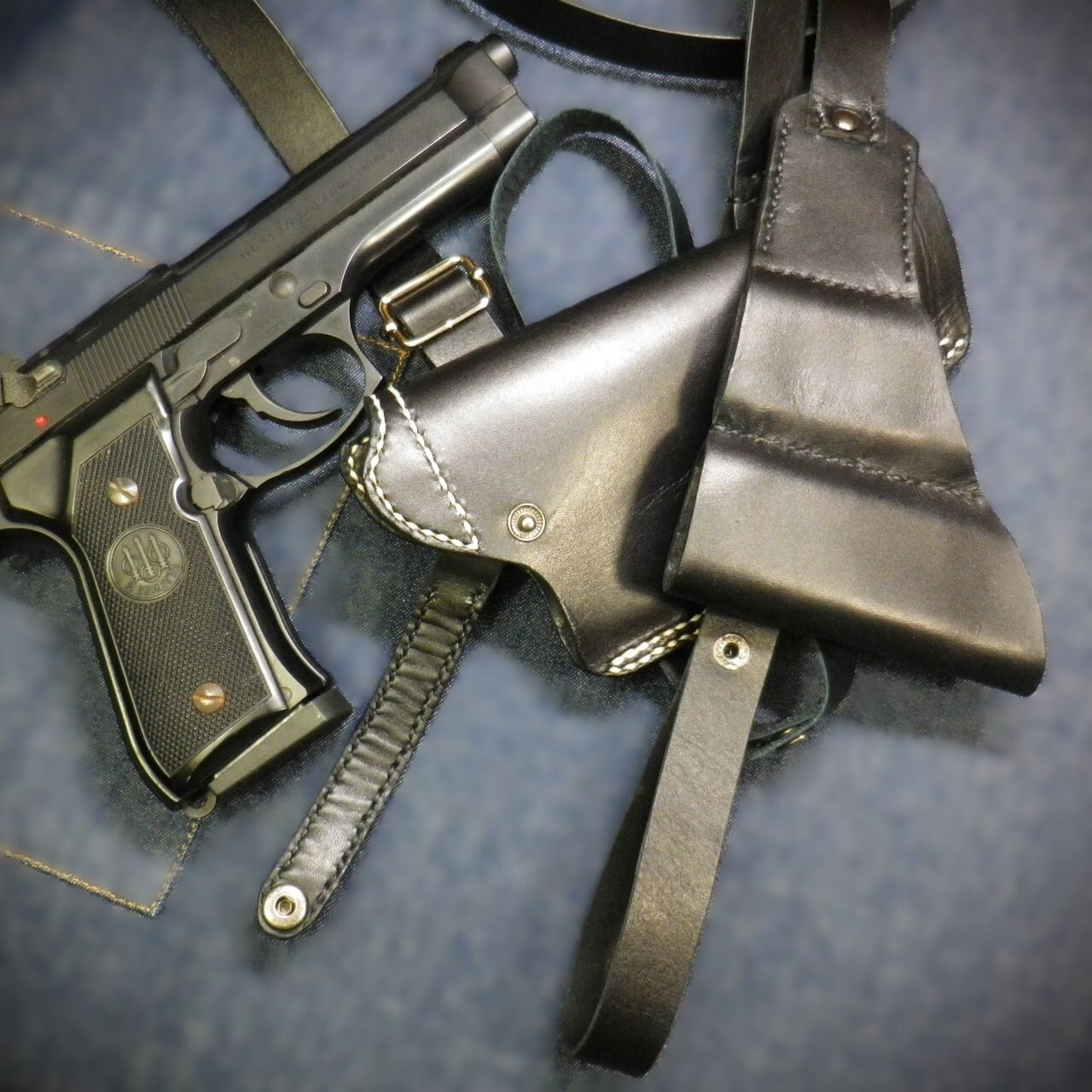 本革製ベレッタM92f用ショルダーホルスター | JTGS（ガンホルスターの