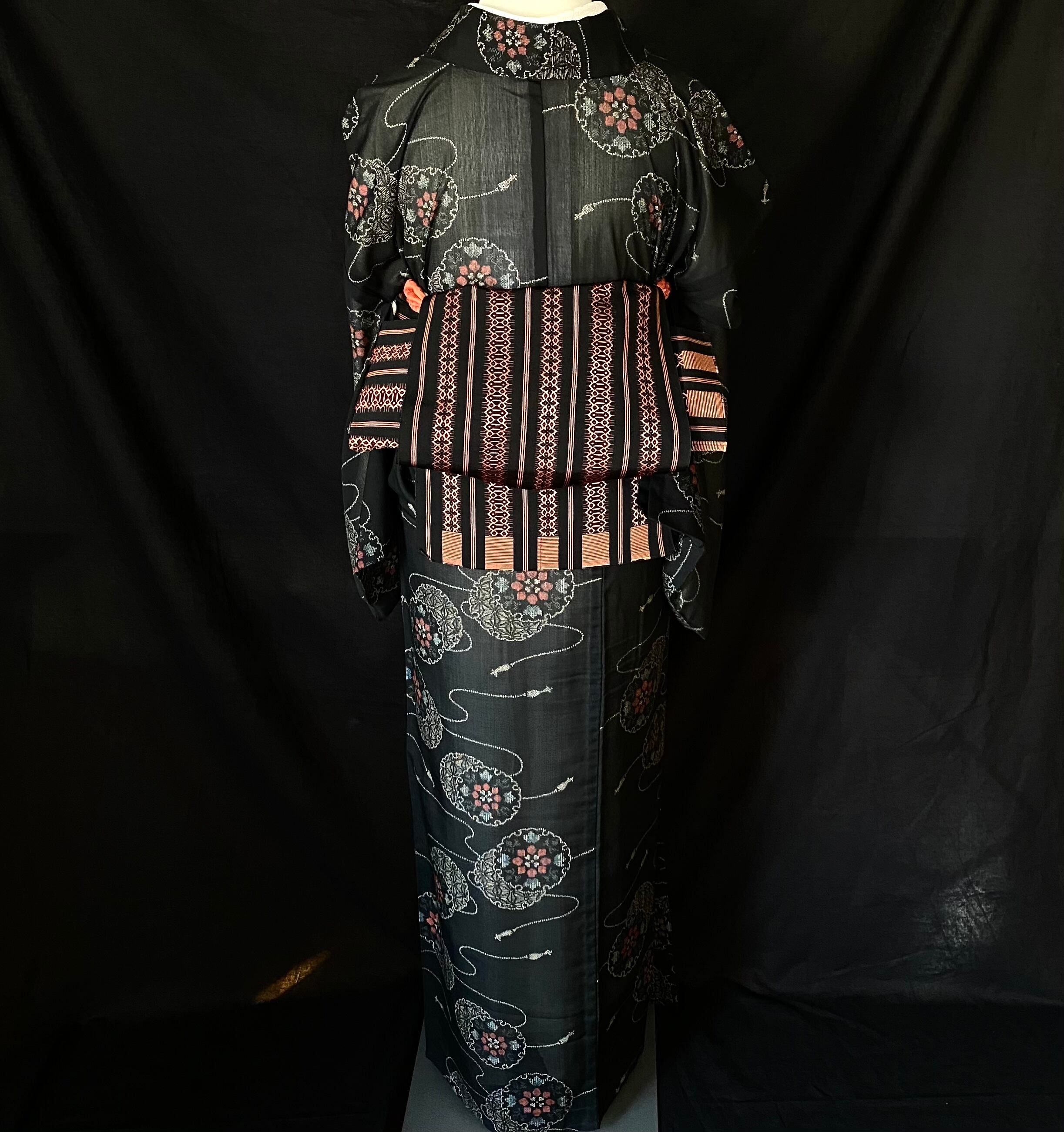 vintage Japanese mode羽織　着物　和柄　華　黒　ピンク