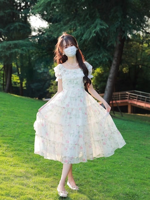 清楚かわいい 花柄 お出かけ 白ワンピース