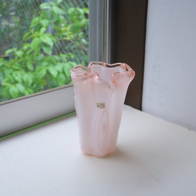 ベビーピンクの花瓶