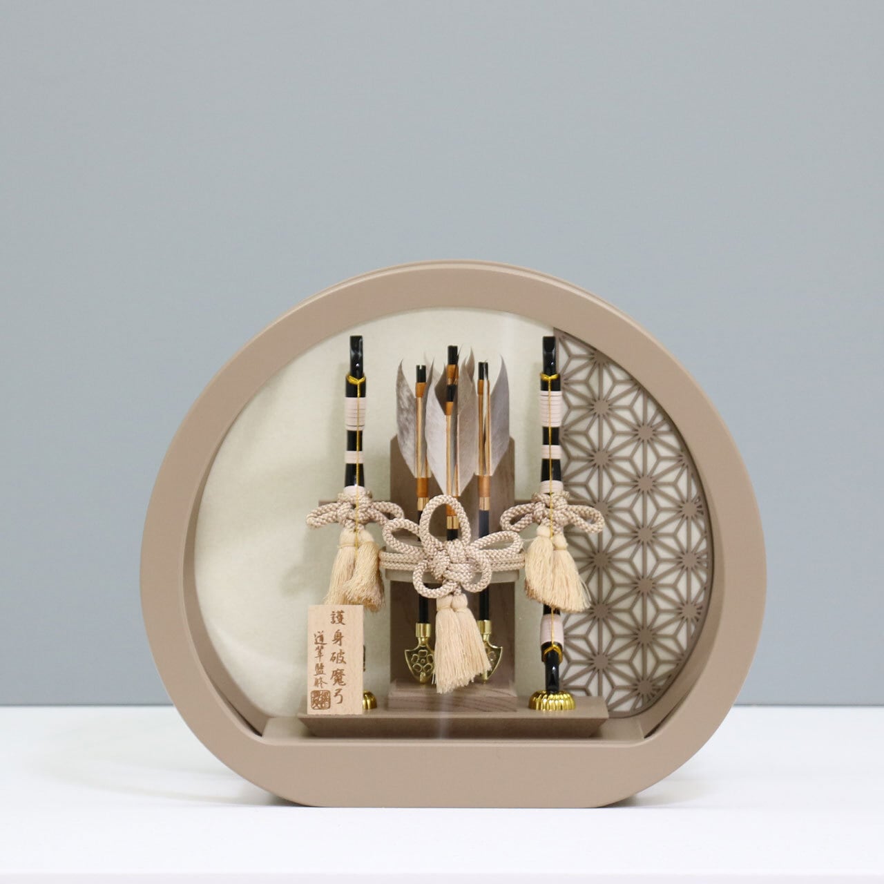 絆 円形ケース】 破魔弓飾り アクリルケース飾り 破魔弓｜四本矢｜木製