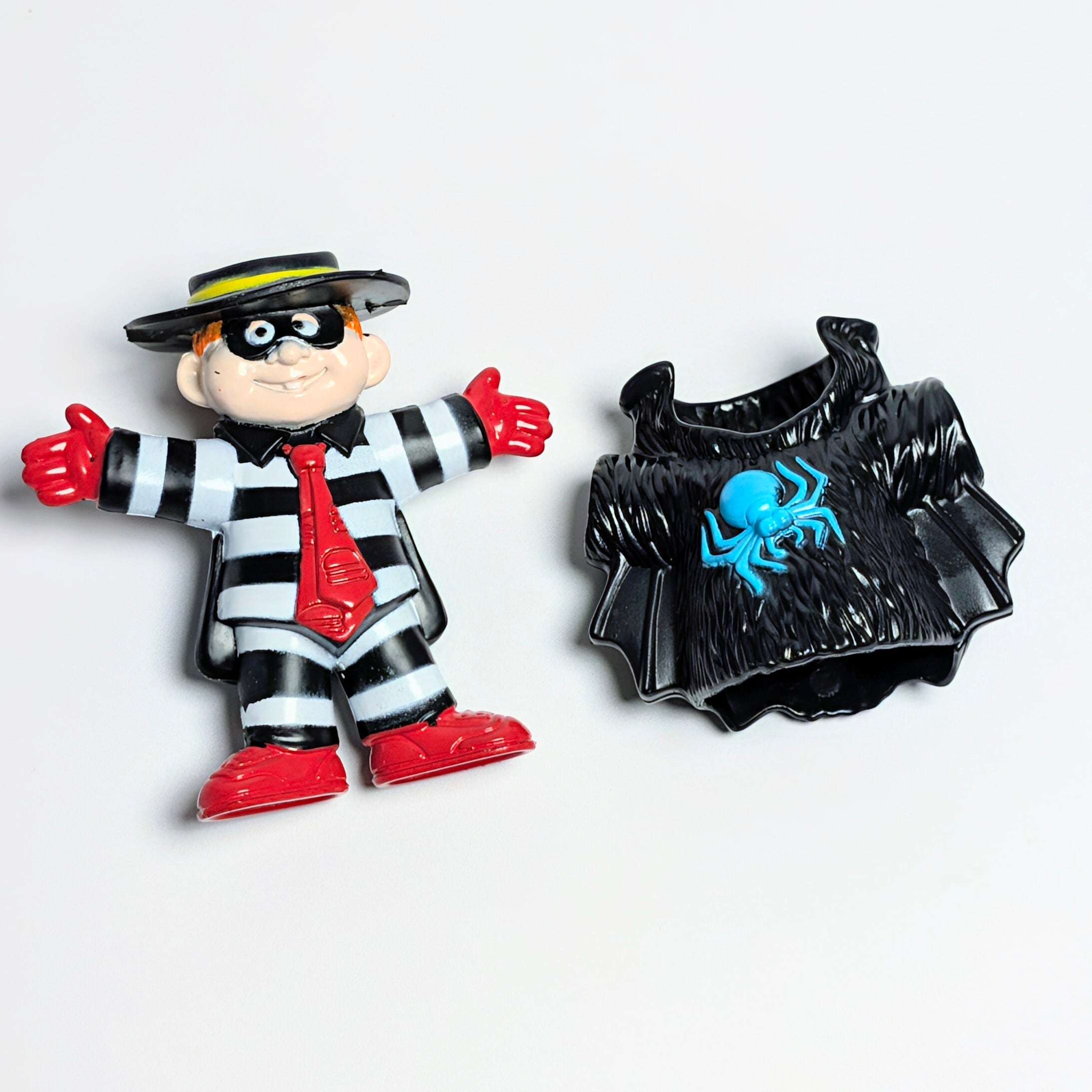 ☆ DEADSTOCK / VINTAGE 1995☆【 McDonald's  ( マクドナルド ) 】1995年海外マクドナルドミールトイ / ハロウィンシリーズ『 What am I going to be for HALLOWEEN? 』the Hamburglar ハンバーグラー / ハッピーミール 〚アメリカン雑貨 アメトイ〛