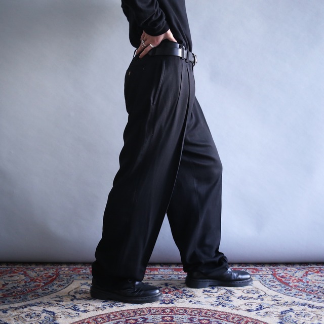 "TOMMY BAHAMA" 2-tuck tapered silhouette black wide slacks