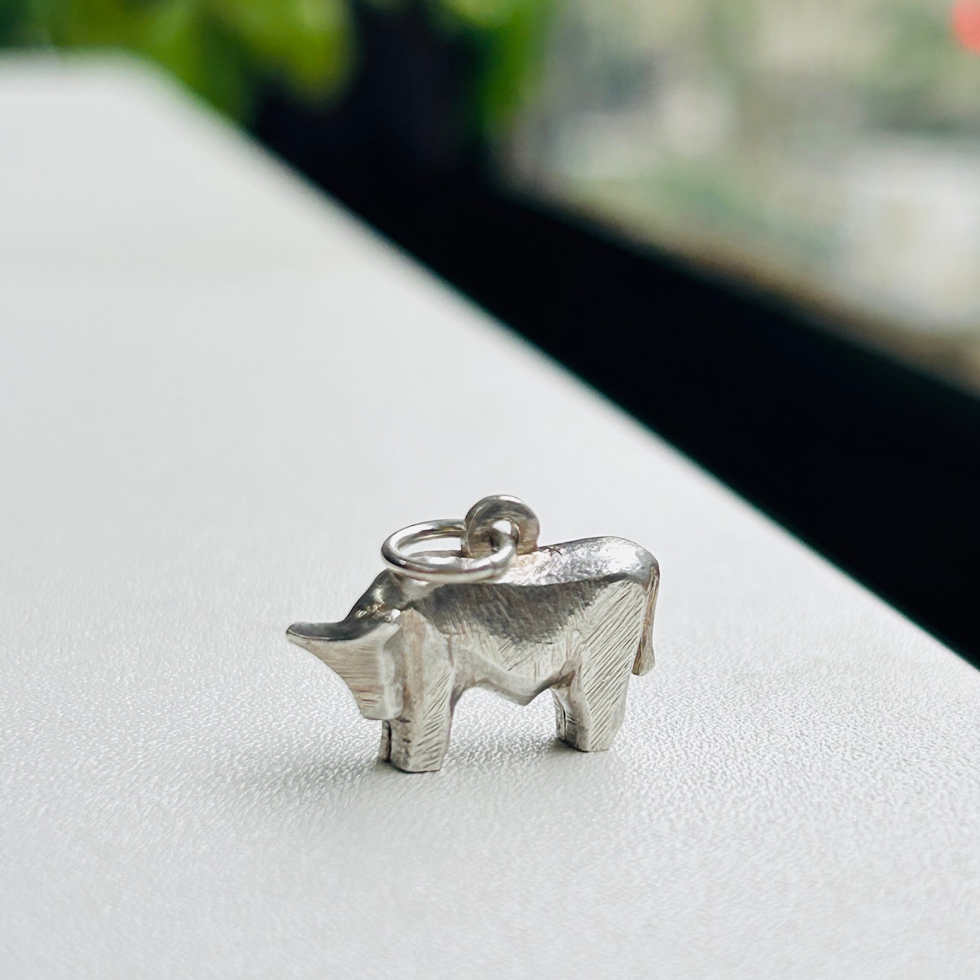1979 Rey Urban シルバー925 Cow チャーム | Milo Antiques & Vintage