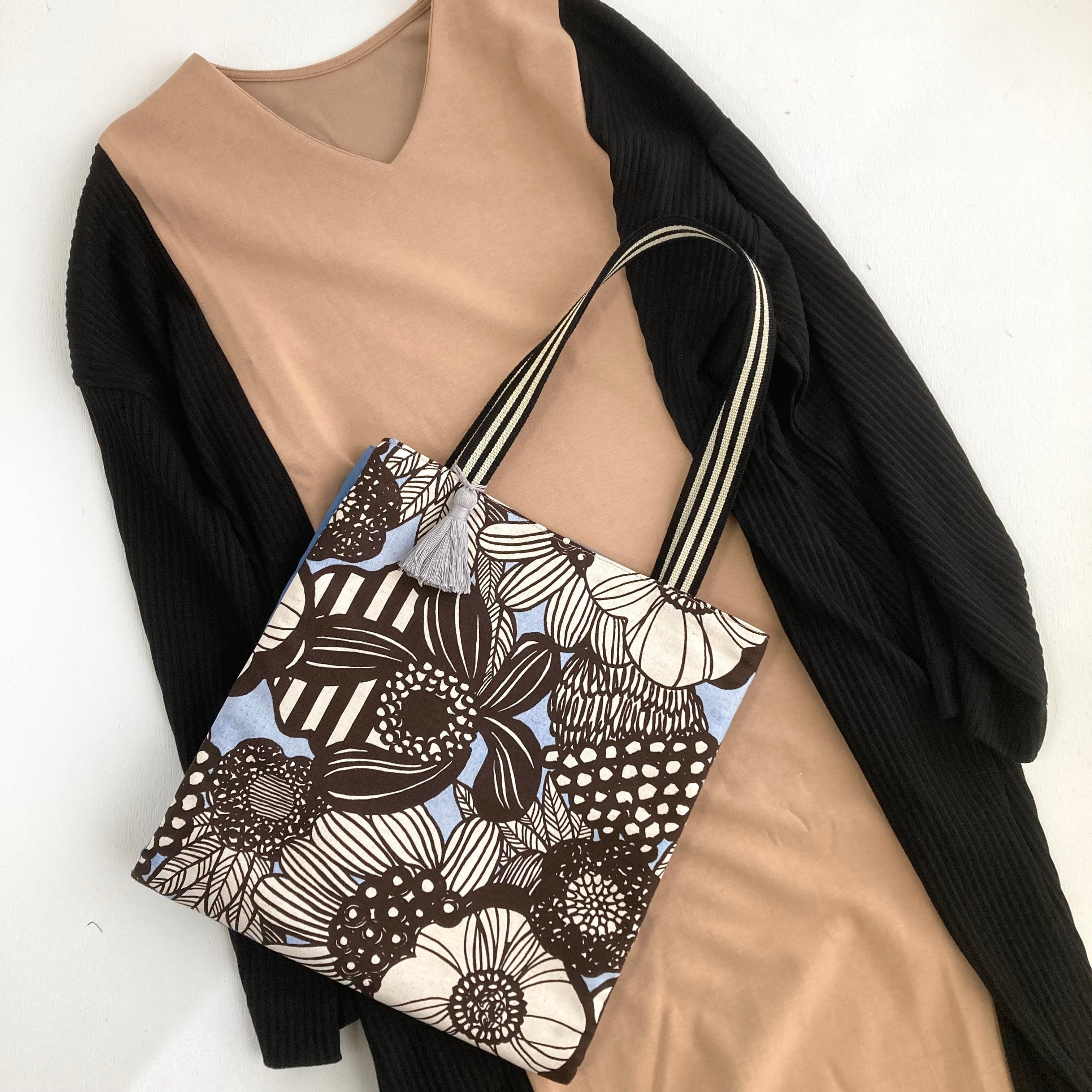 見て見て！バッグの中が3つにわかれているよ（バーミ・エアーフラワー