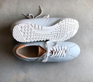 【ご注文後ハンドメイド！】クラシックなデザインと本革の上質感！EMAのスニーカー/ホワイト×キャメル