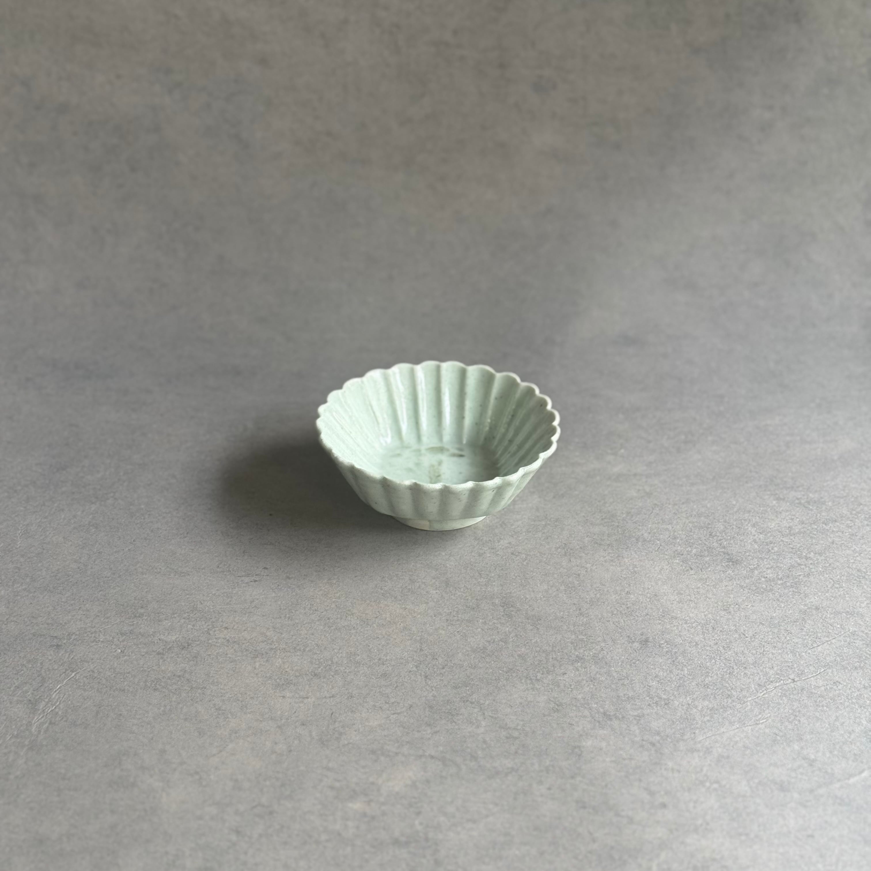 吉田崇昭 染付菊形絵替り小鉢 | gallery 一白