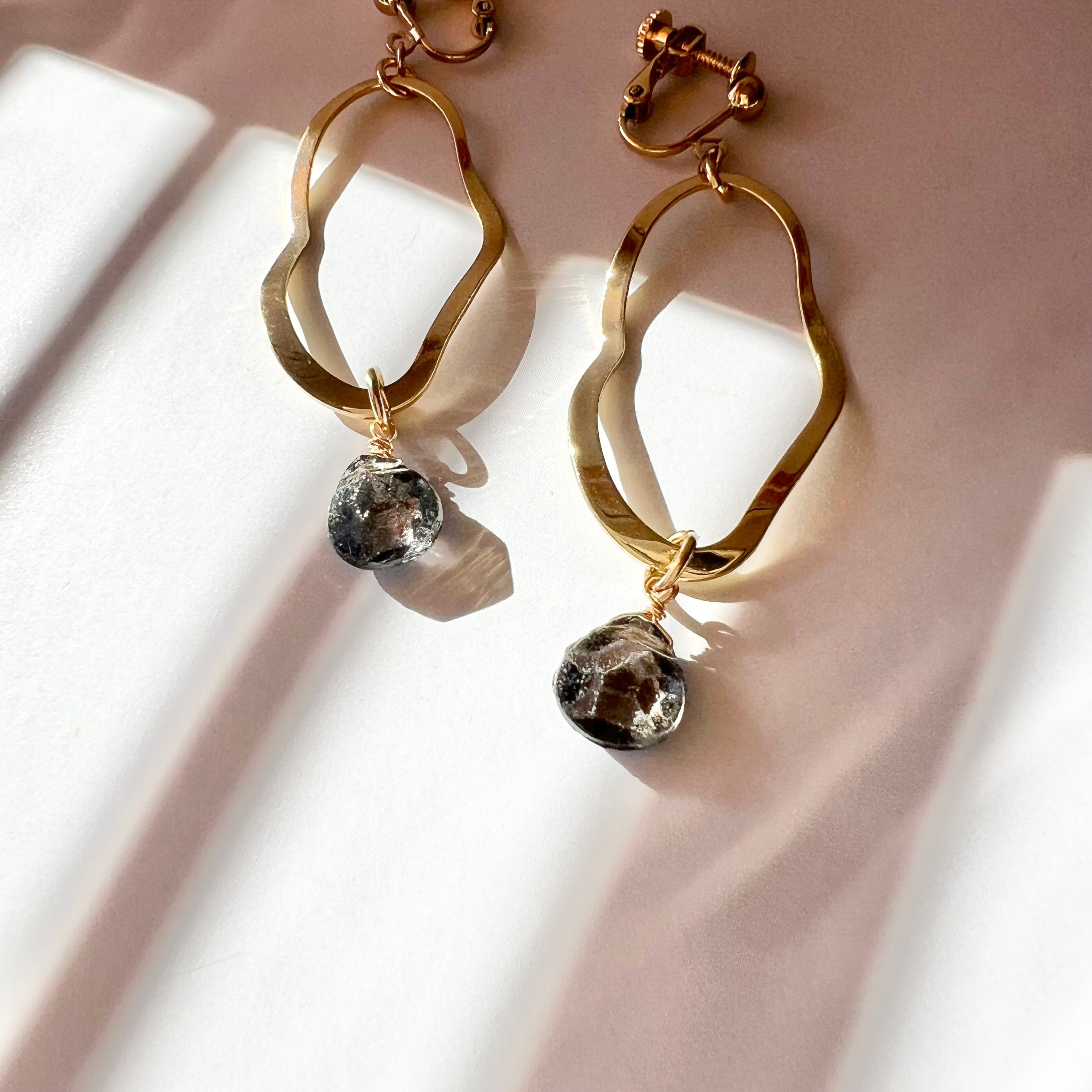 ドラマ着用//チェコガラス×オーバルフープピアス・イヤリング