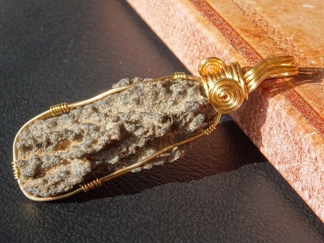 「雷鳴のしずく」 フルグライト ペンダントトップ