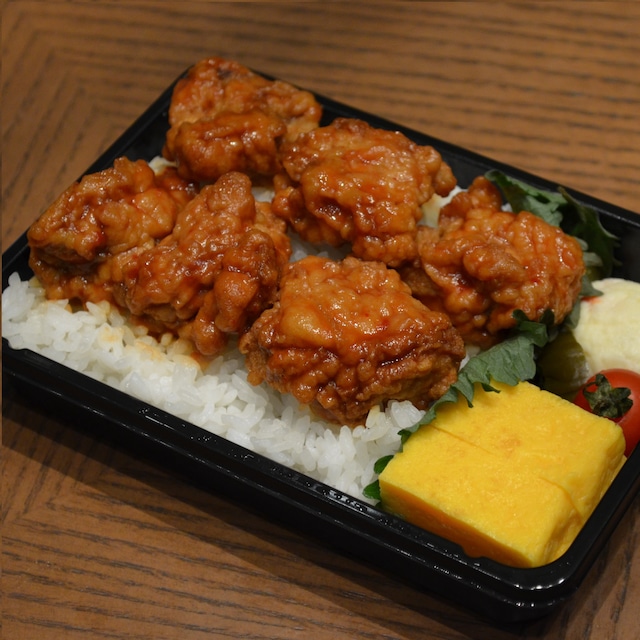 スイートチリフライドチキンBENTO    Red fried chicken BENTO