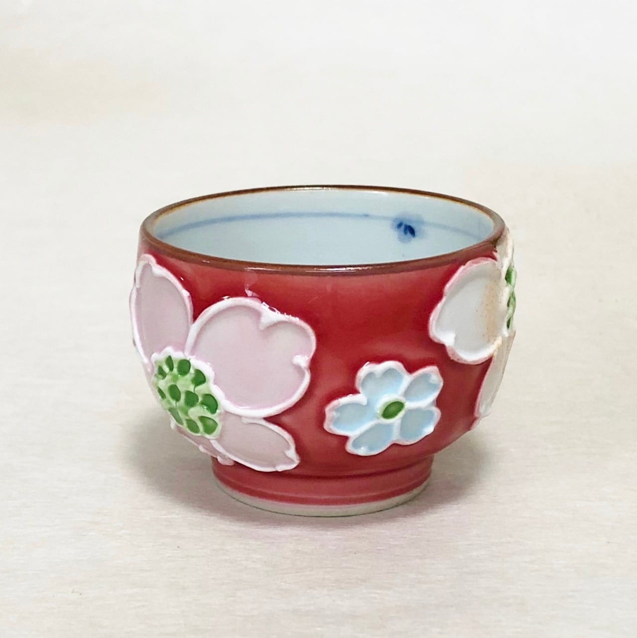 <昇峰窯>花尽くし ぐい呑み(赤)