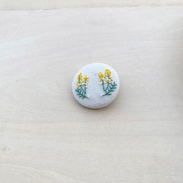 菜の花の刺繍ブローチ