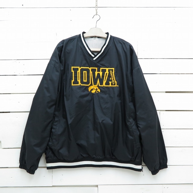 Iowa Hawkeyes Football アイオワ ホークアイズ フットボール 刺繍入り プルオーバー ナイロンジャケット メンズ Lサイズ相当