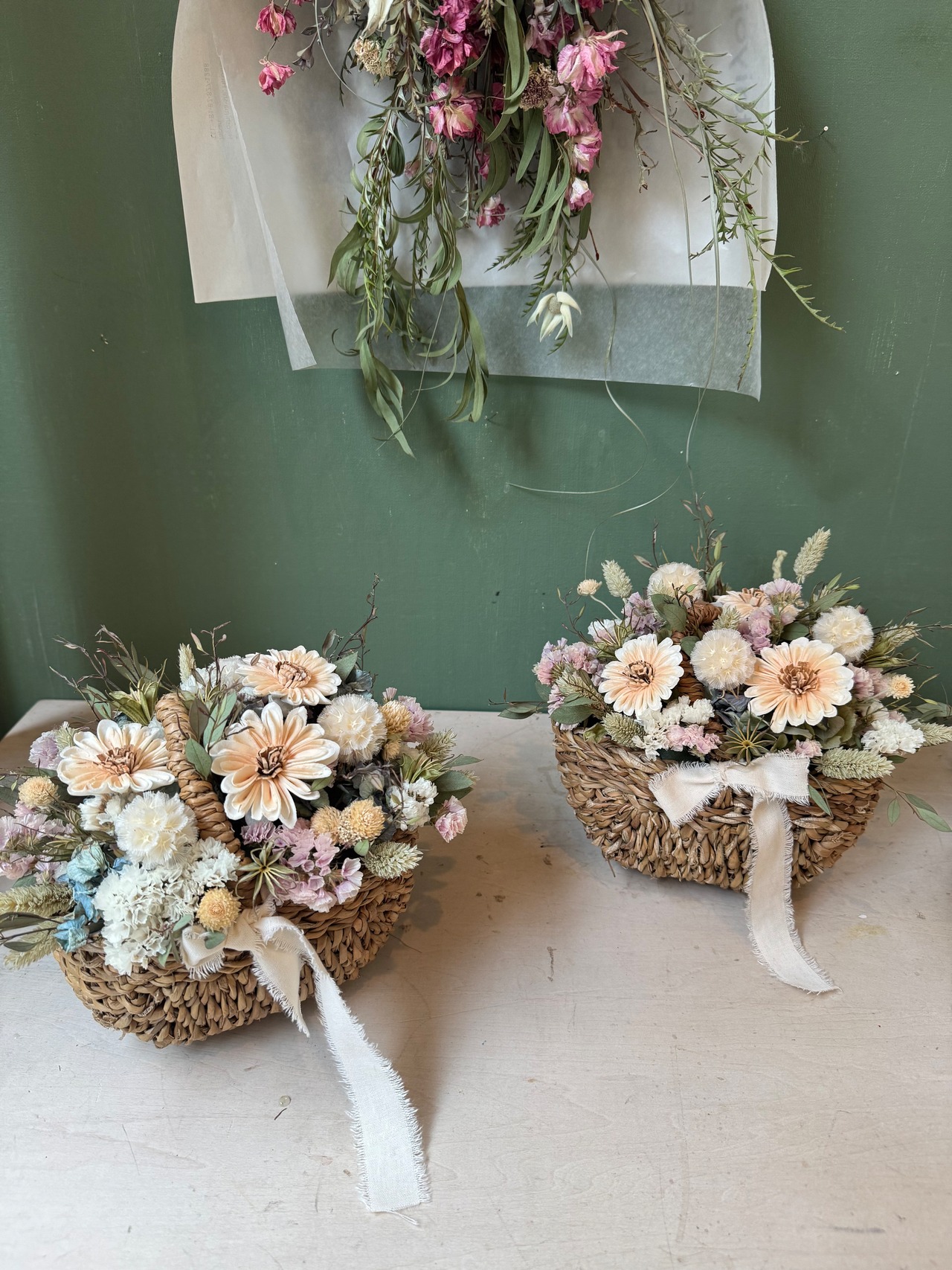 春色デイジーの籠花　ベージュ