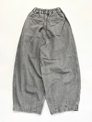 HARVESTY・ブラックデニム　サーカスパンツ　ナローシルエット・グレーフェード