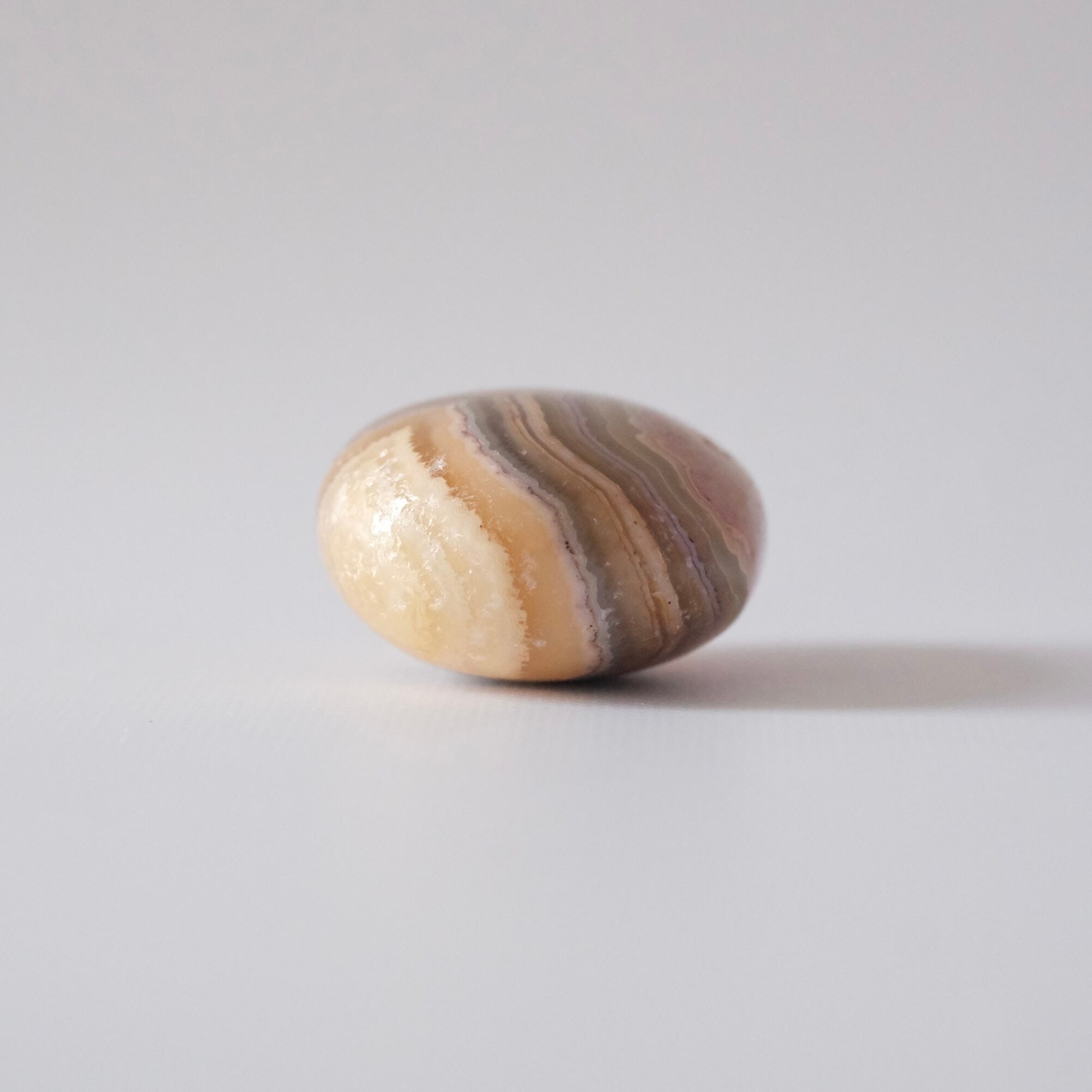 イエロークレイジーレースアゲートの小さな握り石 〇 縞瑪瑙（しま
