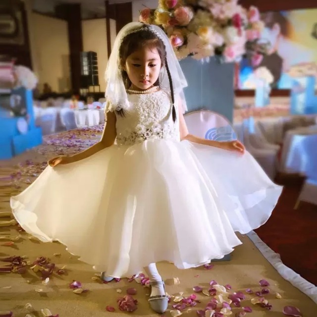 子供服 90〜150 フレアドレス チュール ノースリーブ 花 レース 送料無料 ミモレ丈 ロングドレス 子供 キッズコーデ キッズファッション キッズドレス キッズ 可愛い きれいめ エレガント クルーネック 春 夏 秋 ガーリー 韓国系 お出かけ 外出 きれいめカジュアル 着回し ファッション デート コーディネート 重ね着 休日 特別な日 お祝い 記念日 カジュアル 普段着 春コーデ 夏コーデ 韓国 おしゃれ シンプル ゆったり 韓国ファッション ワンポイント コーデ 発表会 演奏会 パーティドレス