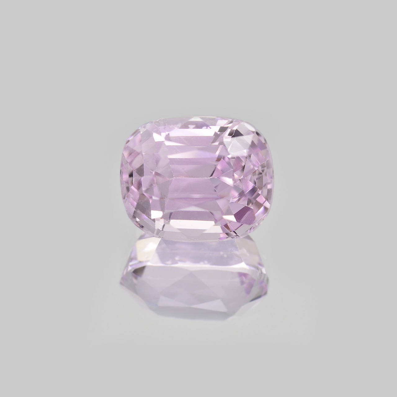 ソ付 クンツァイト 4.115ct クッションカット