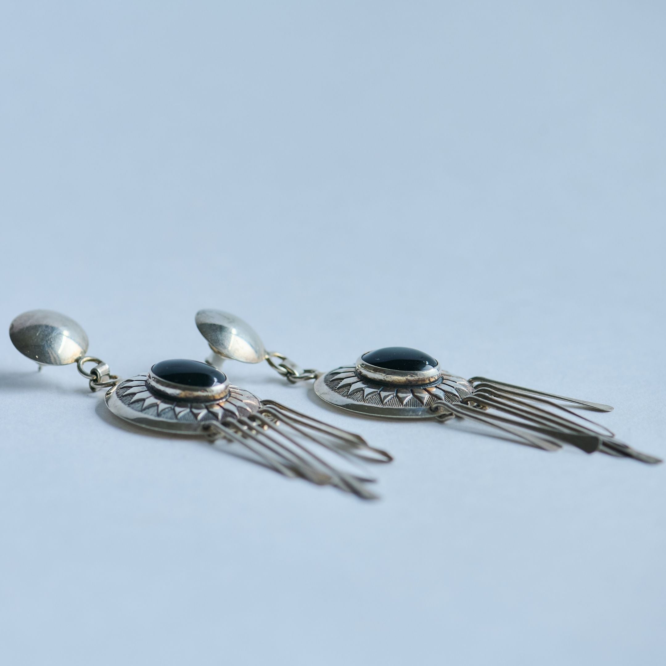 【J104】ヴィンテージ　ナバホ　ブラックオニキス　ダングル　ピアス J104】ヴィンテージ ナバホ ブラックオニキス ダングル ピアス 【公式