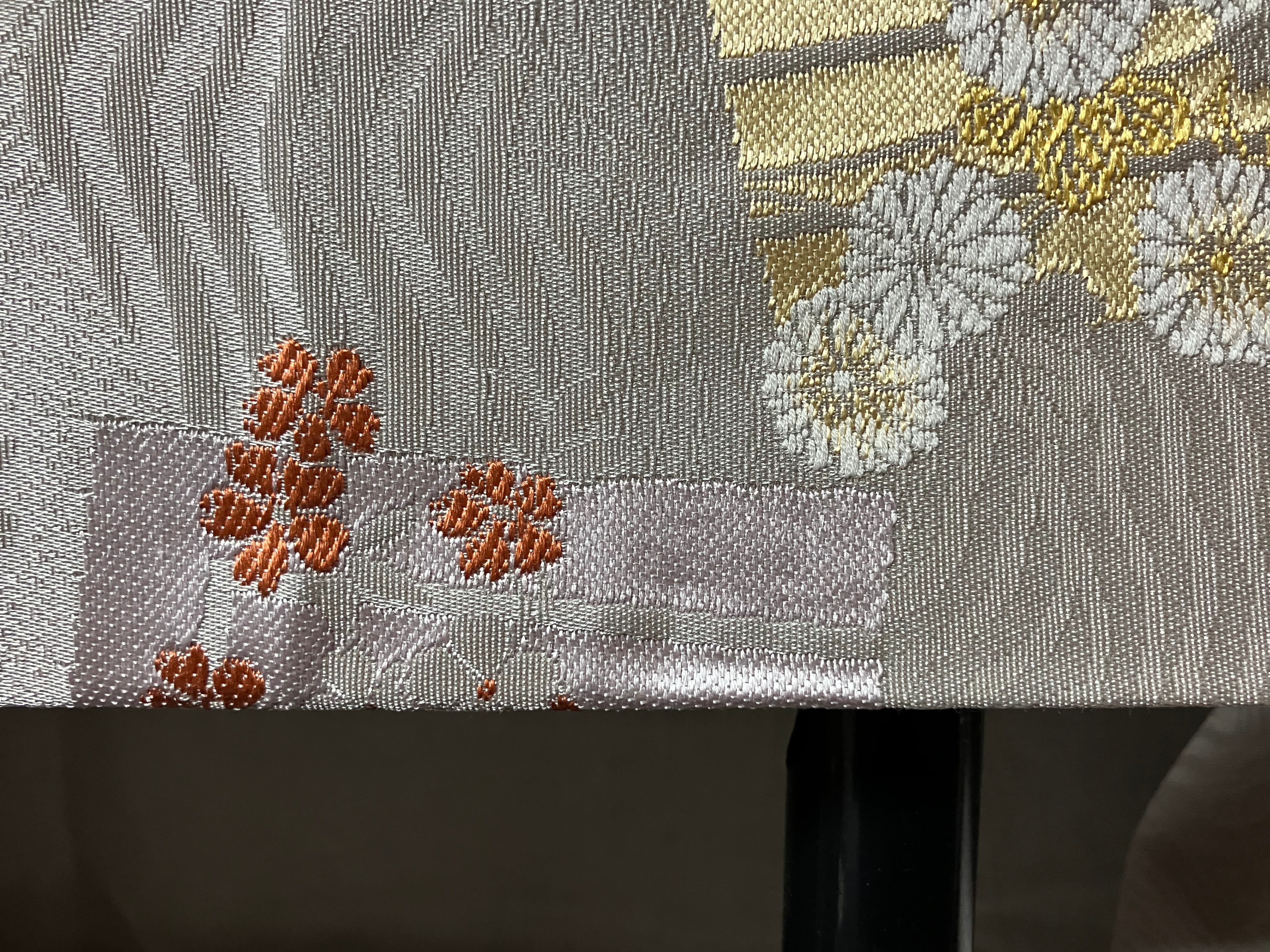 新品仕立上り織名古屋帯（うす鼠地香の図に花）