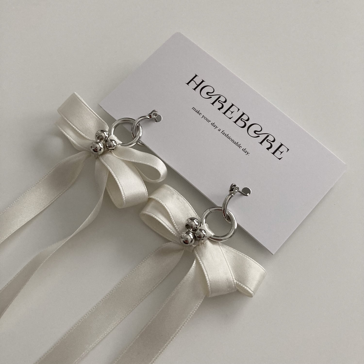 bubble ribbon (white)