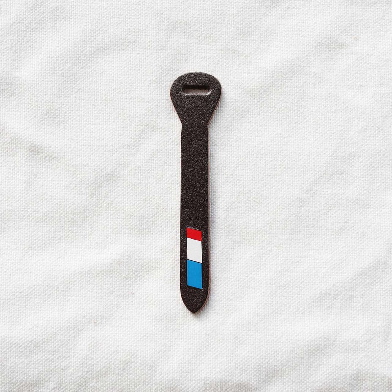 ワンオフ・姫路レザー ヌメ革 ジッパータブ-ハンドプリント ｜Leather zipper tab (M)｜（Mサイズ）ダークブラウン｜010