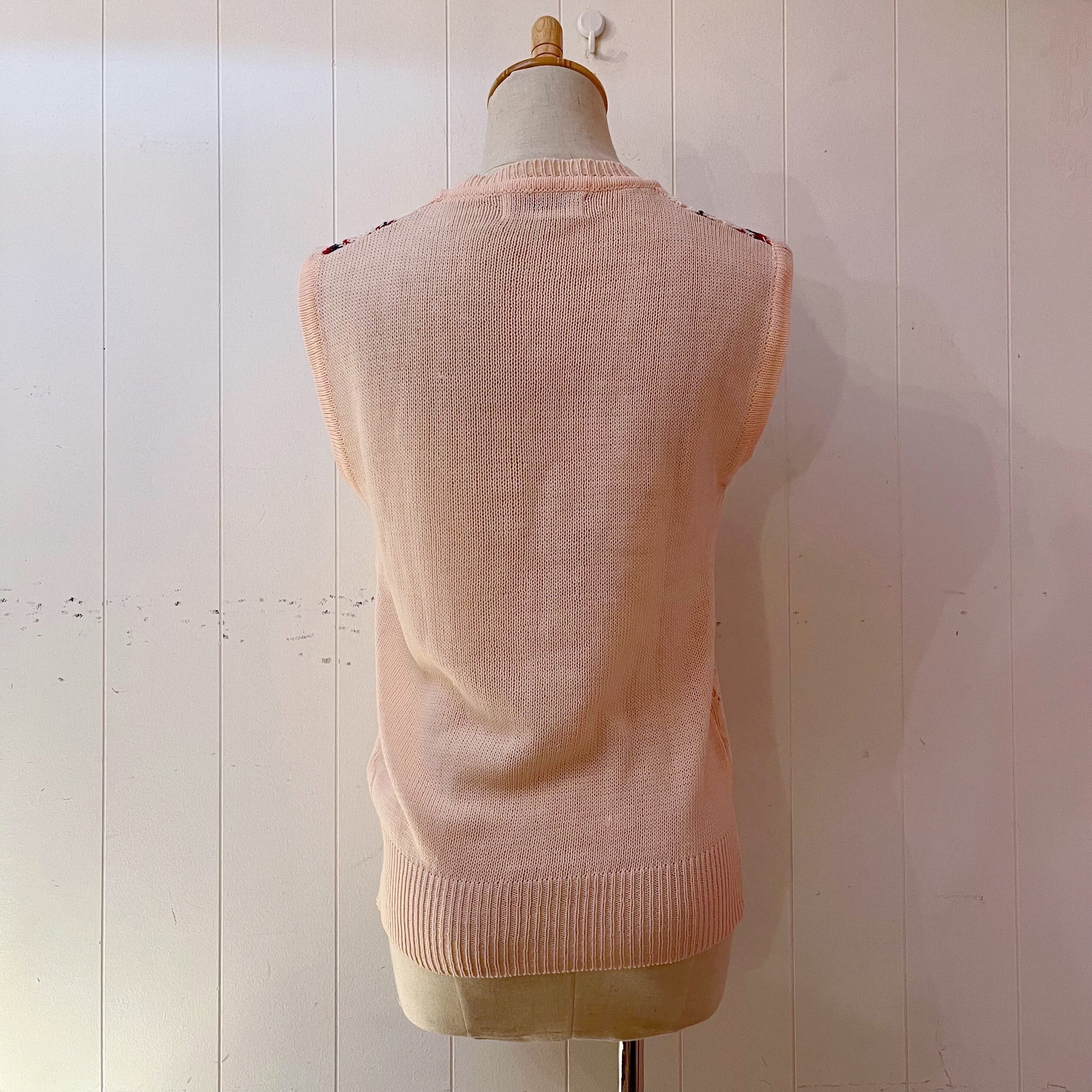 centripetal pattern pink vest